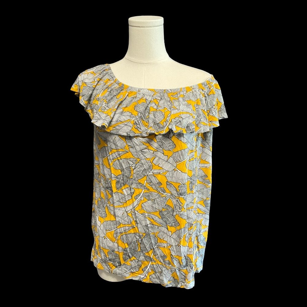 👗5/$25 - Black/White/Yellow Leaf Print Top w/ Ruffle Neckline